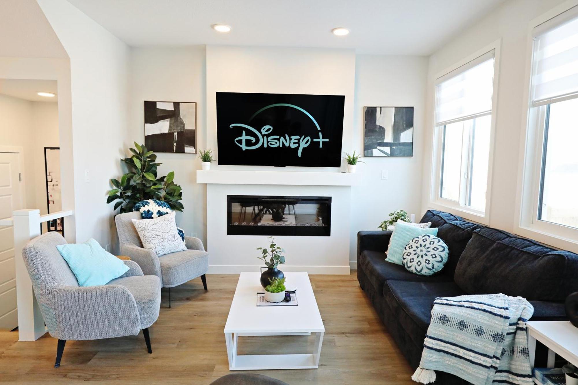 Stylish Home With 3 King Beds,Garage,Disney+ Edmonton Ngoại thất bức ảnh