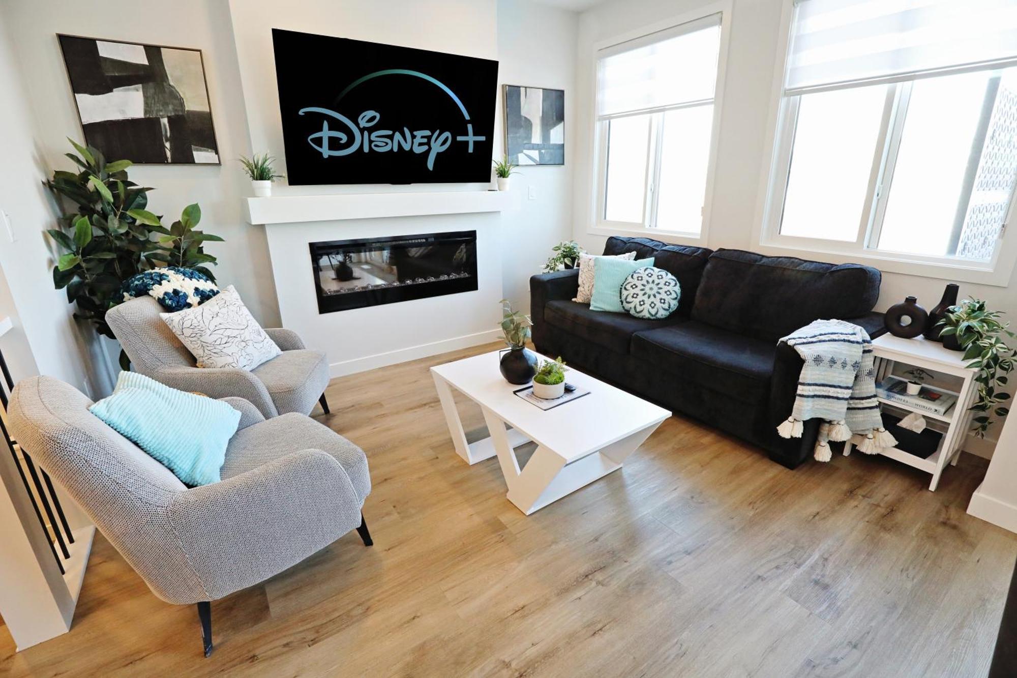 Stylish Home With 3 King Beds,Garage,Disney+ Edmonton Ngoại thất bức ảnh